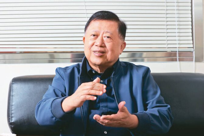 外科 神刀手／換心權威魏崢 行醫50年換心500顆